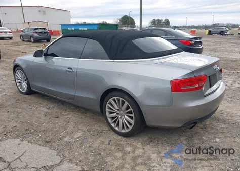2010 Audi A5 2.0T Premium z USA, uszkodzony, nr VIN WAULFAFH2AN006771